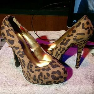 Nwt Mossimo heels leopard print size 6